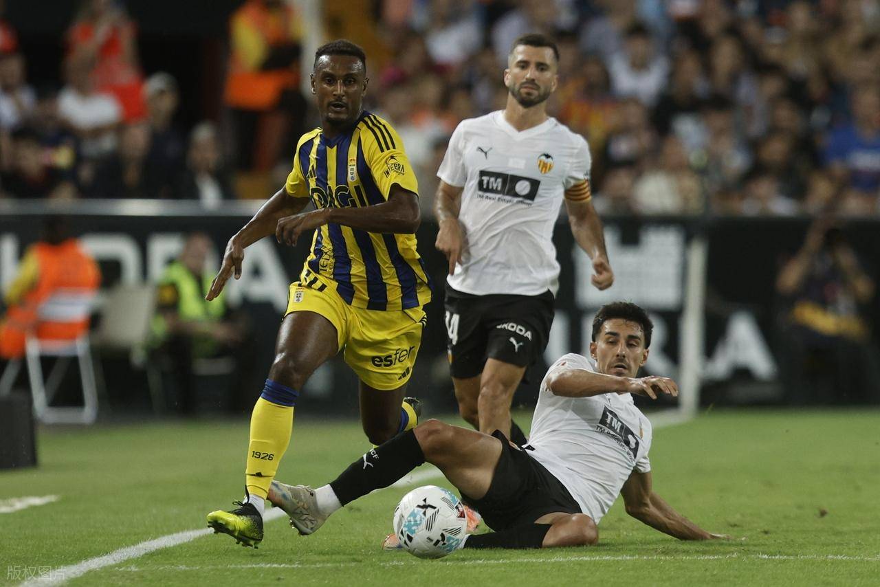 2-1，西甲第19逆转西甲第12，36岁大连人旧将一剑封喉，太牛了